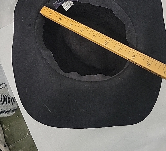Kendall & Kylie 100% Wool Elegant Black Hat - Picture 6 of 6